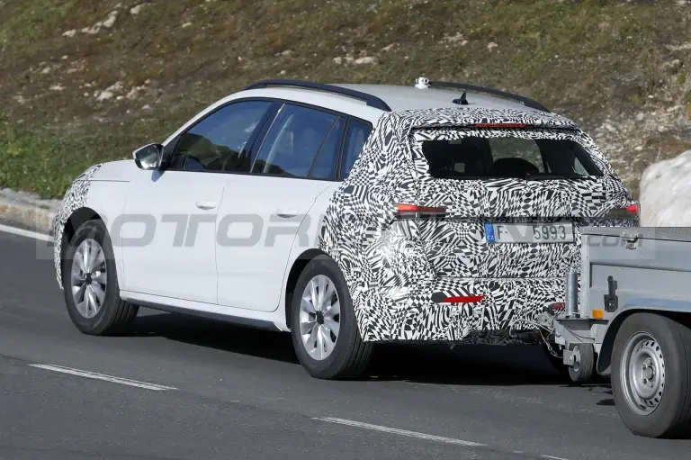 Skoda Kamiq 2023 - Foto Spia 04-07-2022 - 7