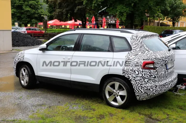 Skoda Karoq facelift - Foto spia 16-6-2020 - 7