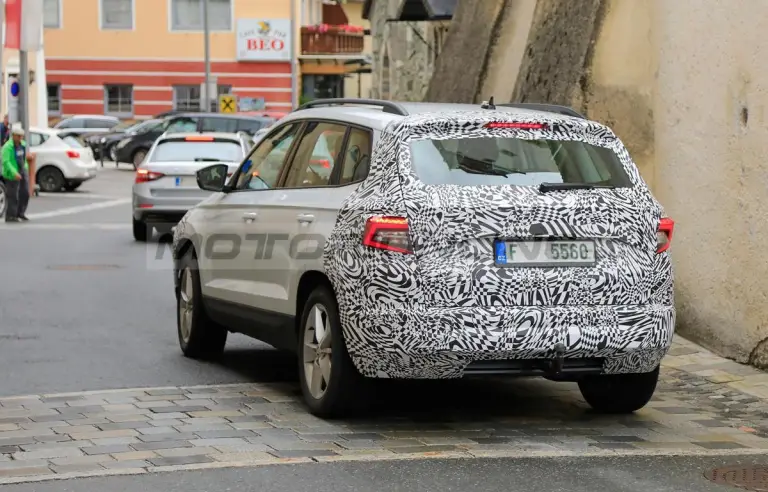 Skoda Karoq facelift - Foto spia 16-6-2020 - 18