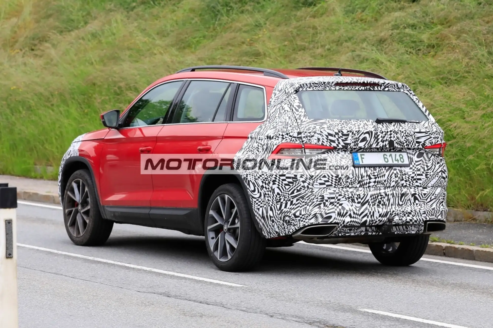 Skoda Kodiaq RS facelift - Foto spia 16-6-2020 - 15