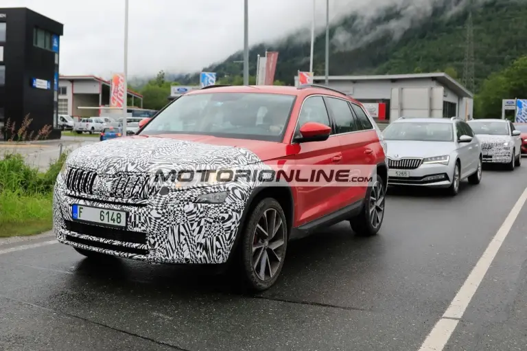 Skoda Kodiaq RS facelift - Foto spia 16-6-2020 - 2