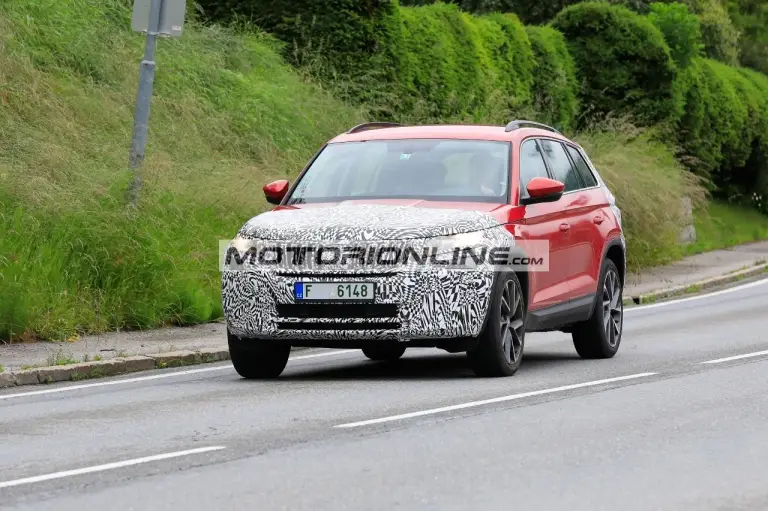 Skoda Kodiaq RS facelift - Foto spia 16-6-2020 - 9