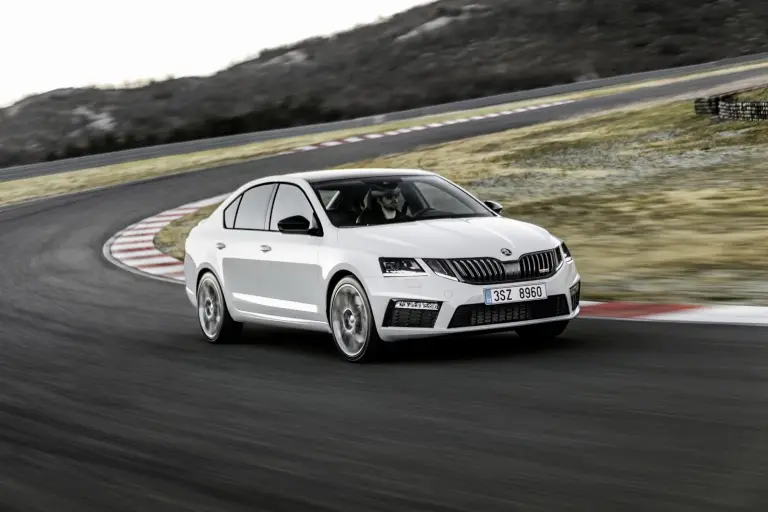 Skoda Octavia e Octavia RS MY 2017 - 81