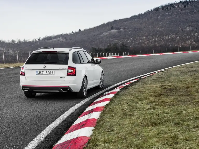 Skoda Octavia e Octavia RS MY 2017 - 83