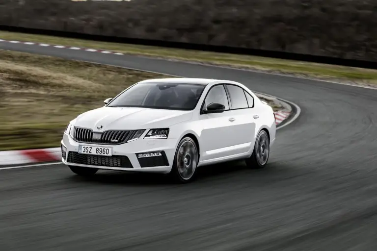 Skoda Octavia e Octavia RS MY 2017 - 66