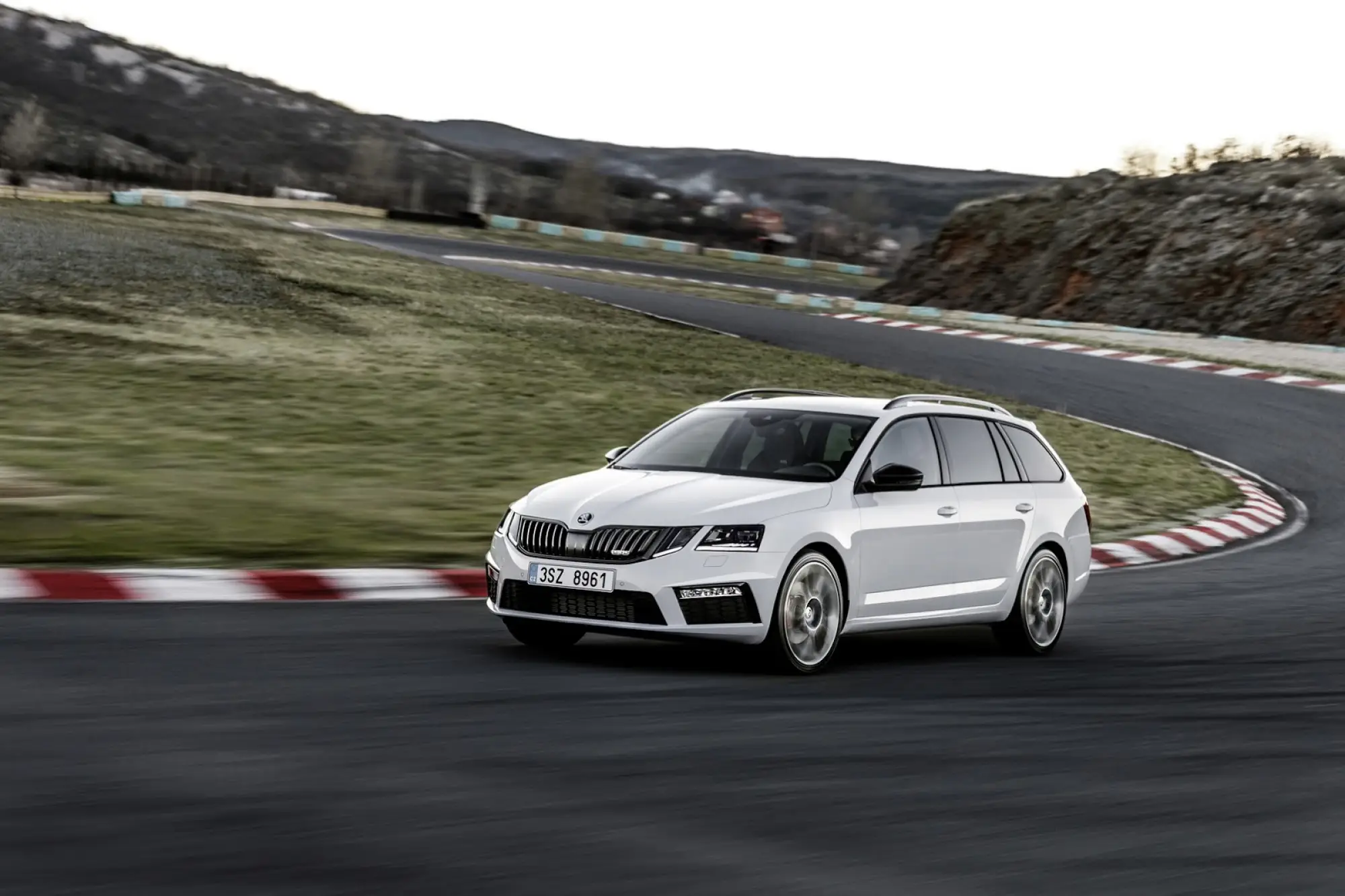 Skoda Octavia e Octavia RS MY 2017 - 71
