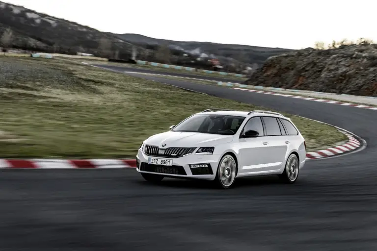 Skoda Octavia e Octavia RS MY 2017 - 71