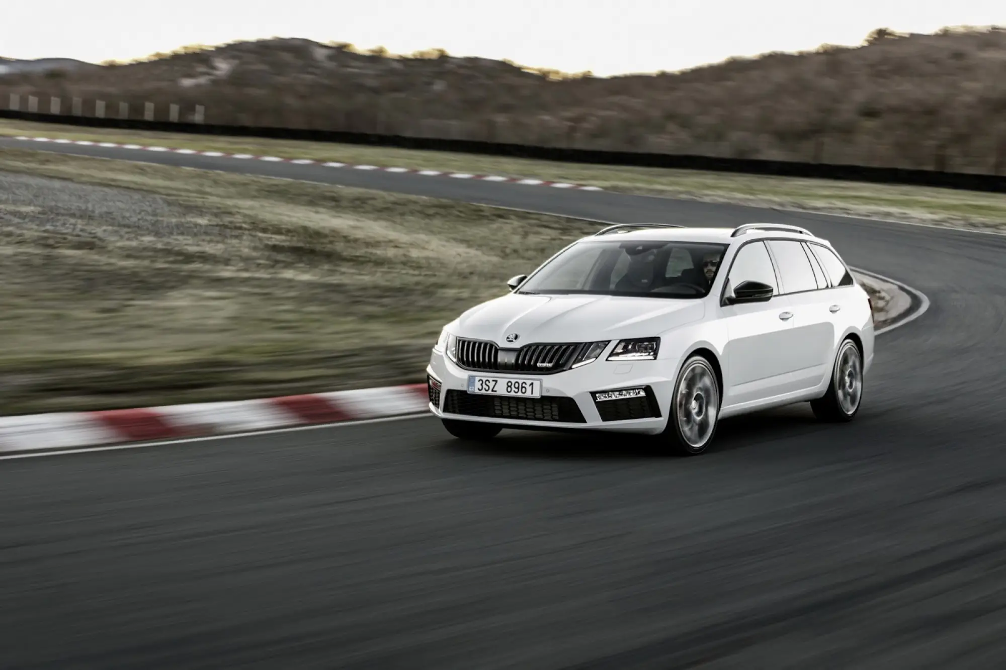 Skoda Octavia e Octavia RS MY 2017 - 72