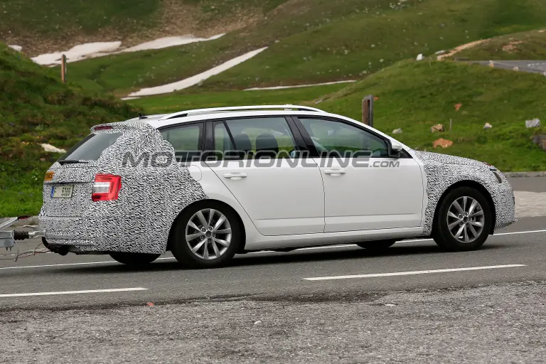 Skoda Octavia foto spia 21 giugno 2018 - 6