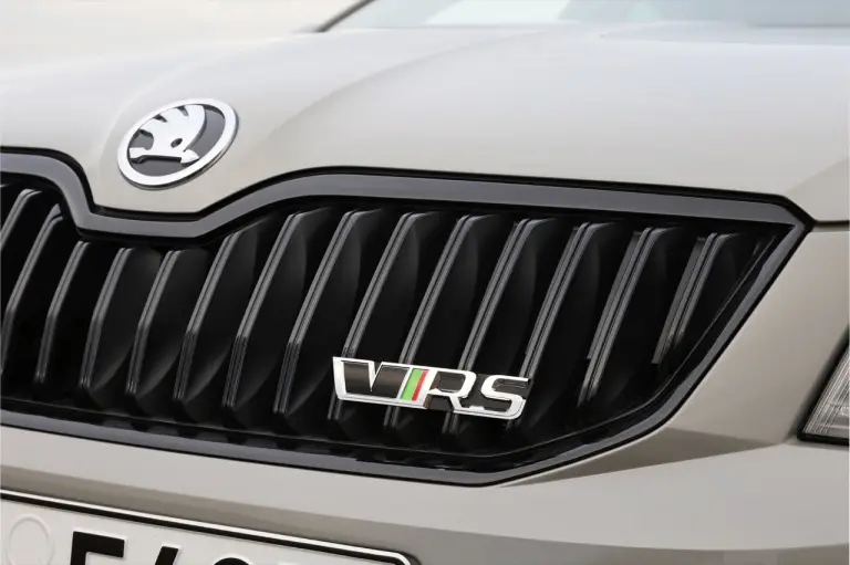 Skoda Octavia RS 230 - foto del modello - 4