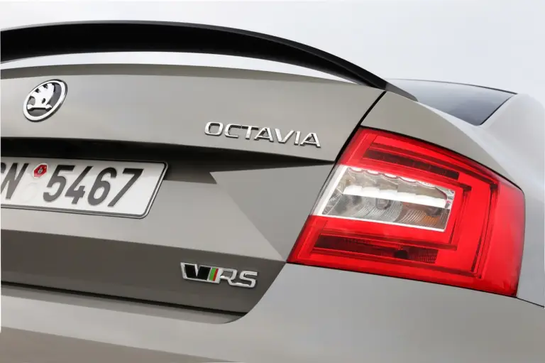 Skoda Octavia RS 230 - foto del modello - 5