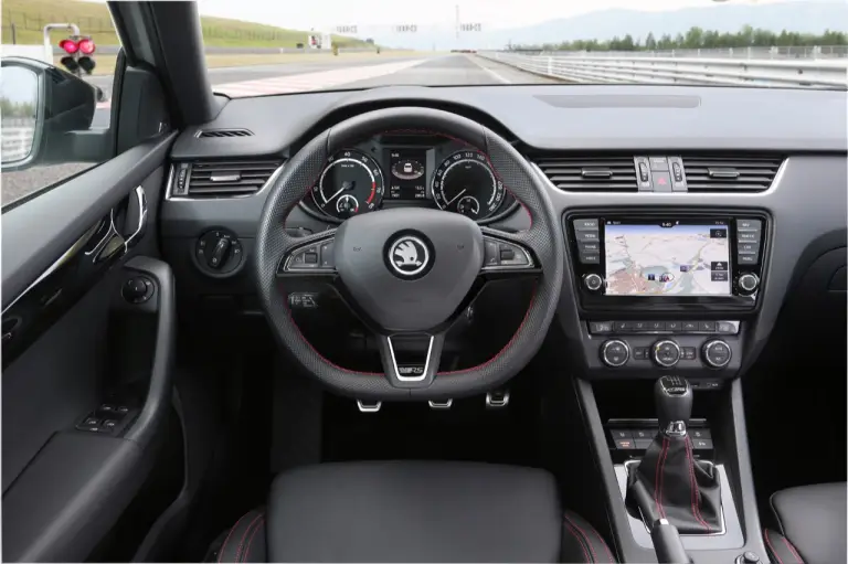 Skoda Octavia RS 230 - foto del modello - 7