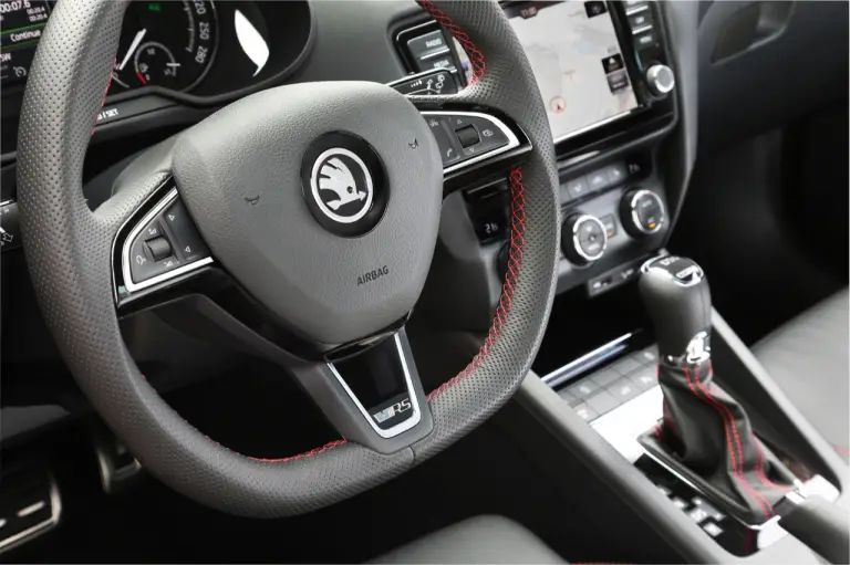 Skoda Octavia RS 230 - foto del modello - 9