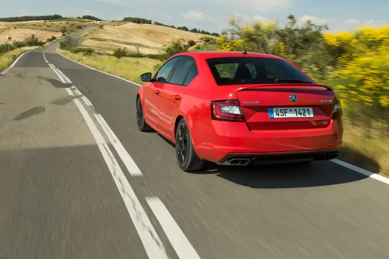 Skoda Octavia RS 245 MY 2017 - 10