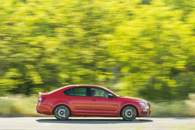 Skoda Octavia RS 245 MY 2017 - 11