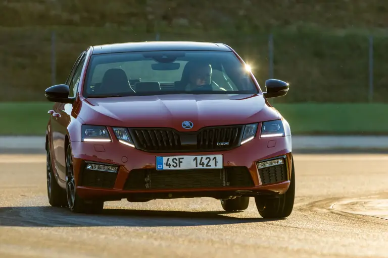 Skoda Octavia RS 245 MY 2017 - 13