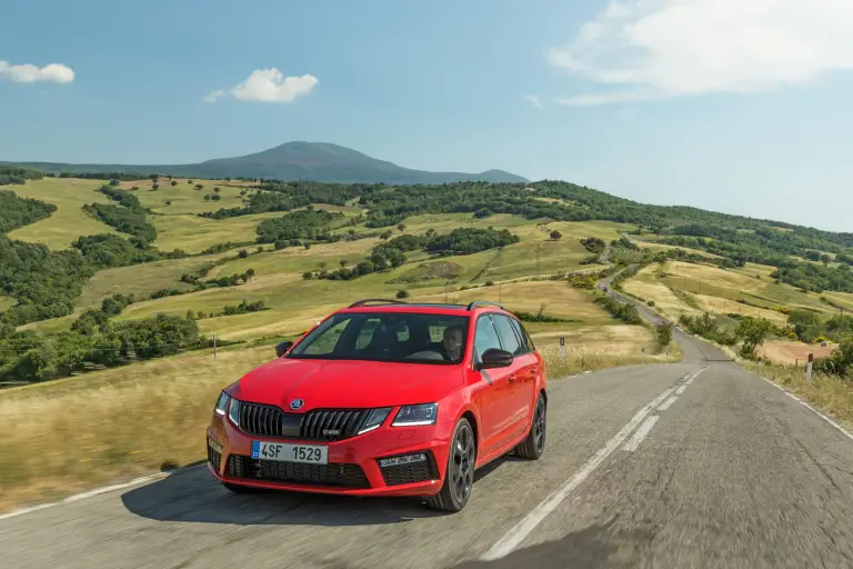 Skoda Octavia RS 245 MY 2017 - 16