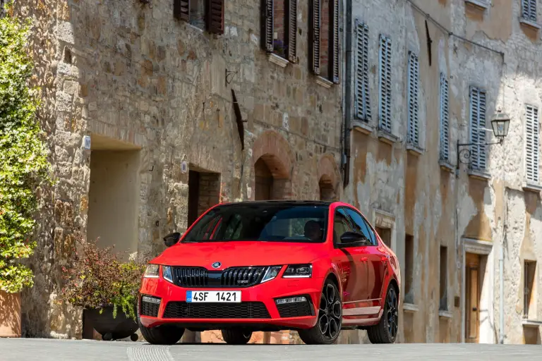 Skoda Octavia RS 245 MY 2017 - 1