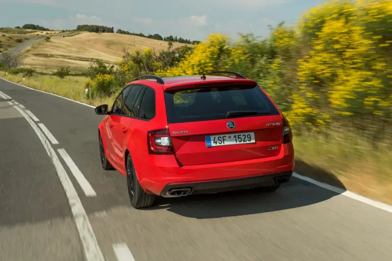 Skoda Octavia RS 245 MY 2017 - 24