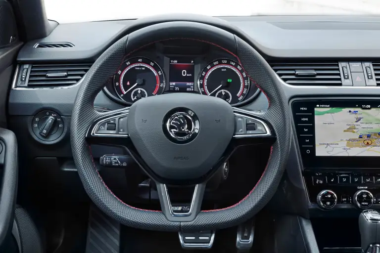 Skoda Octavia RS 245 MY 2017 - 35