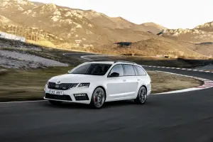 Skoda Octavia RS MY 2017 - 3