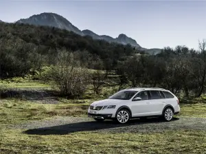 Skoda Octavia Scout MY 2017 - 1