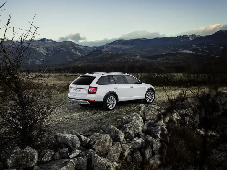 Skoda Octavia Scout MY 2017 - 3