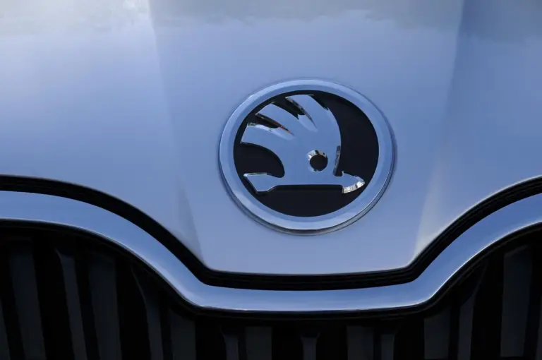 Skoda Rapid 2012 teaser ufficiali - 1