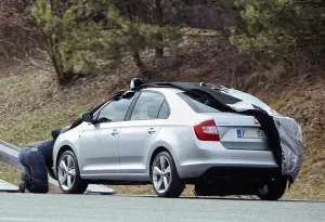Skoda Rapid foto senza veli - 2