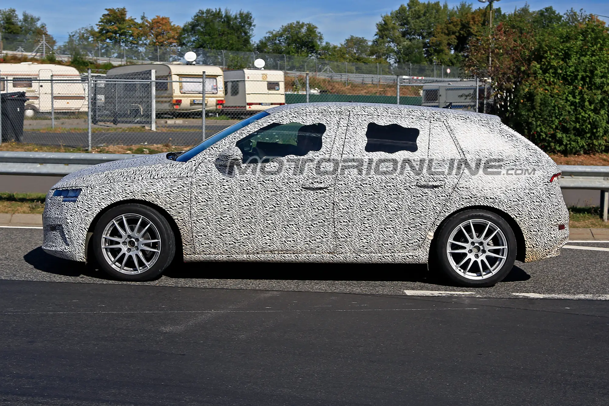 Skoda Rapid Spaceback foto spia 12 settembre 2018 - 5