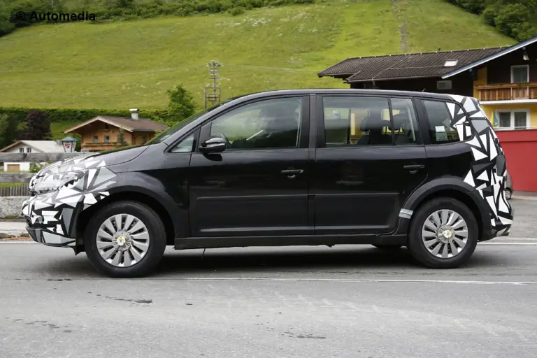 Skoda Roomster 2015 - Foto spia 28-05-2014 - 3