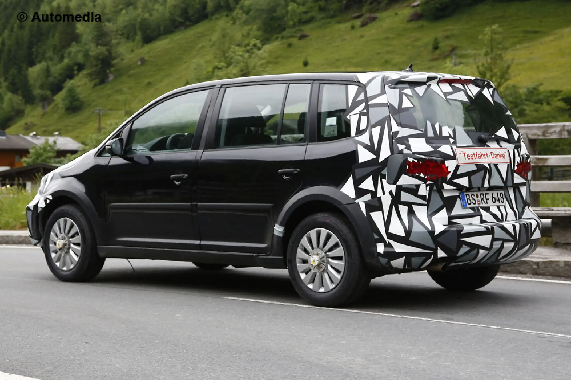 Skoda Roomster 2015 - Foto spia 28-05-2014 - 4