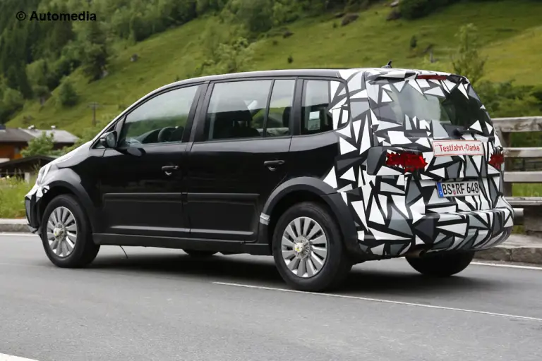Skoda Roomster 2015 - Foto spia 28-05-2014 - 4