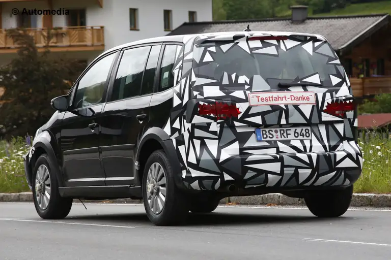 Skoda Roomster 2015 - Foto spia 28-05-2014 - 5