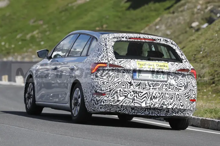Skoda Scala 2023 - Foto Spia 03-06-2022 - 9