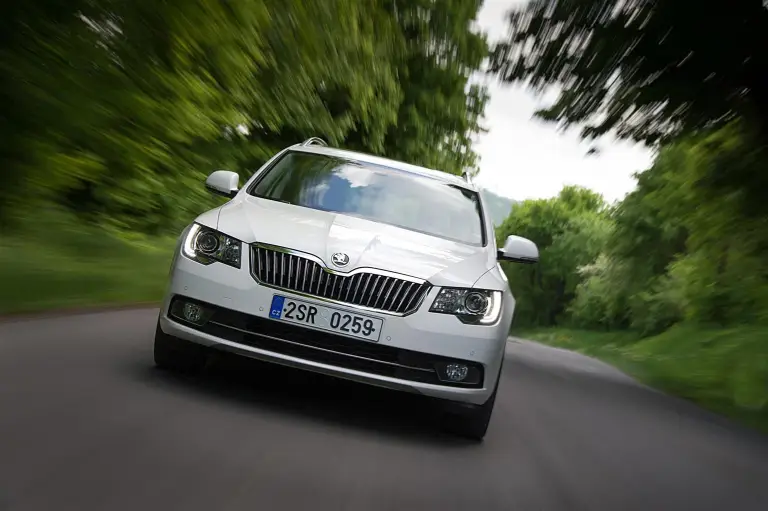 Skoda Superb 2013 - 4