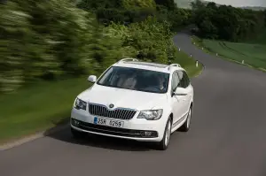 Skoda Superb 2013 - 5