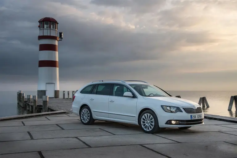 Skoda Superb 2013 - 8