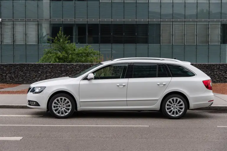 Skoda Superb 2013 - 15