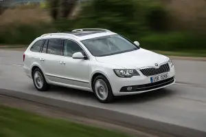 Skoda Superb 2013 - 12