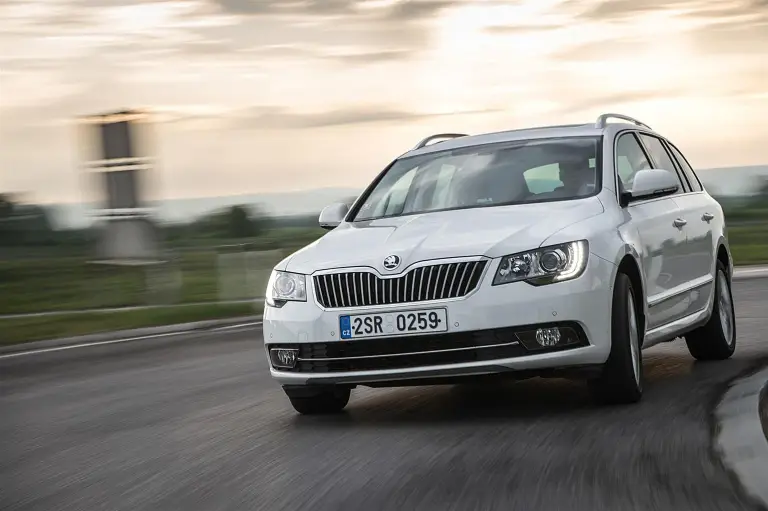 Skoda Superb 2013 - 34