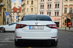 Skoda Superb 2015 a Praga - 4