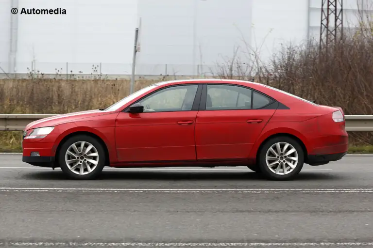 Skoda Superb 2015 - Foto spia 17-12-2014 - 4