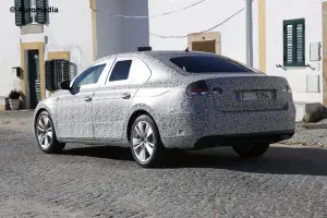 Skoda Superb 2016 - Foto spia 11-12-2014 - 6