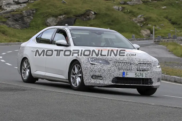 Skoda Superb facelift (foto spia 31-08-2016) - 3