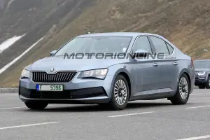 Skoda Superb foto spia 30 maggio 2018 - 3