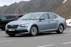 Skoda Superb foto spia 30 maggio 2018