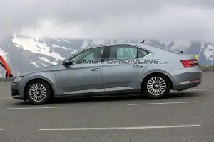 Skoda Superb foto spia 30 maggio 2018