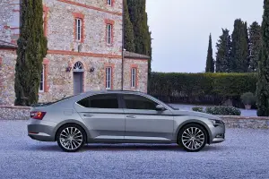 Skoda Superb MY 2015 - 17