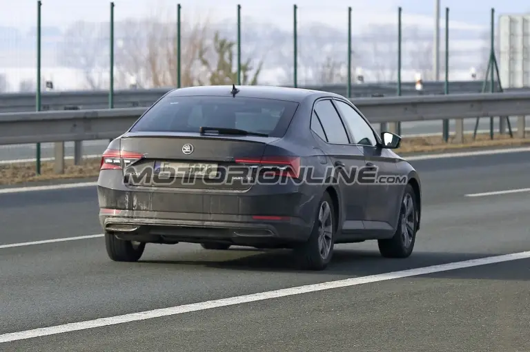 Skoda Superb MY 2020 foto spia 12 febbraio 2019 - 10